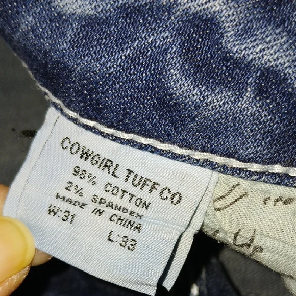 Cowgirl Tuff Co Edgy Denim Barbwire Back Pocket Design Jeans 31/33 Women - Picture 5 of 6